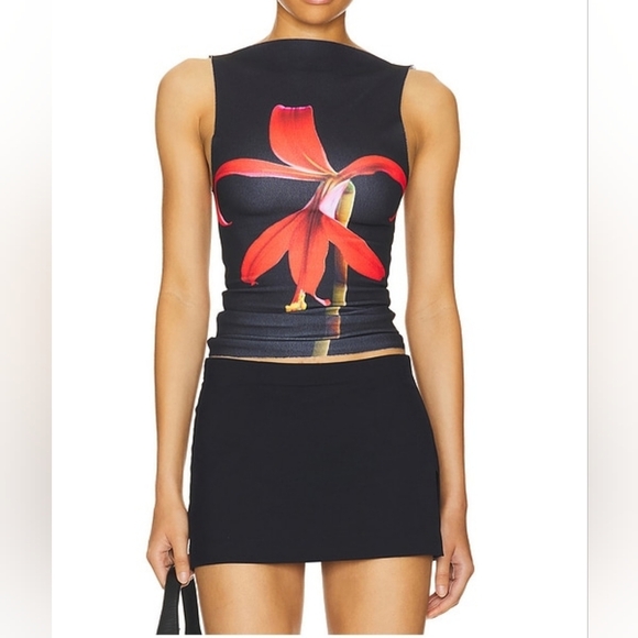 REVOLVE Tops - NWT $127 REVOLVE Sprekelia Shapewear Vest in Black Floral Large